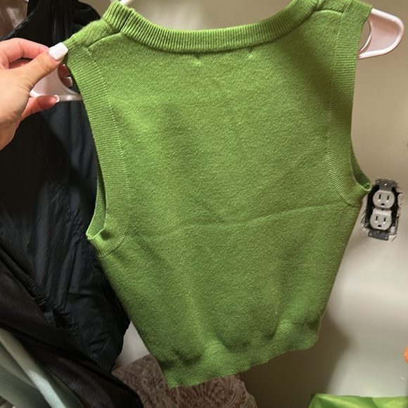 Green top - Picture 2 of 2